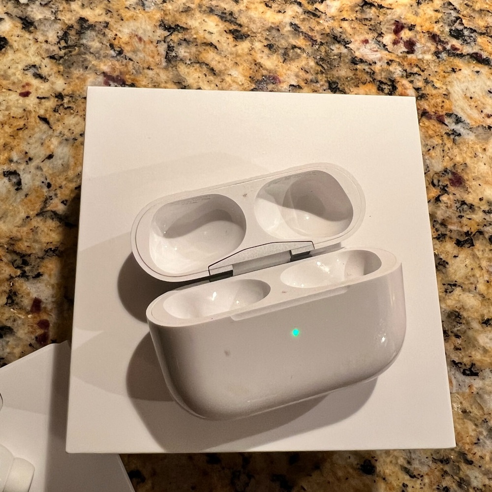 Apple Airpods Pro Charging Case!